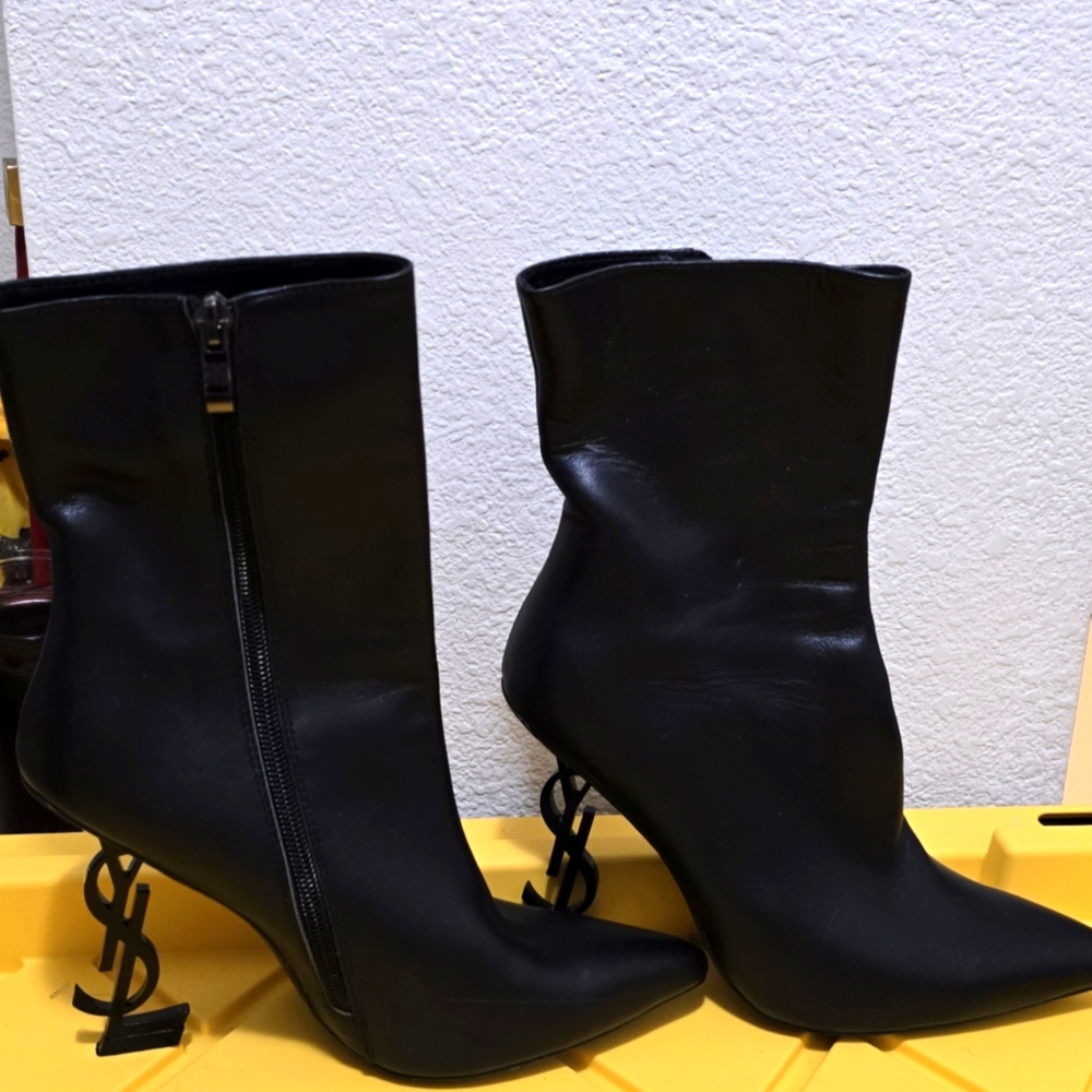 Opyum leather ankle boots with black